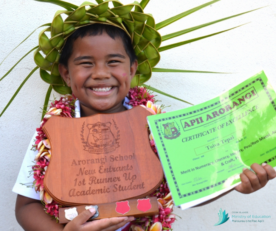 student winning a prize from apii arorangi